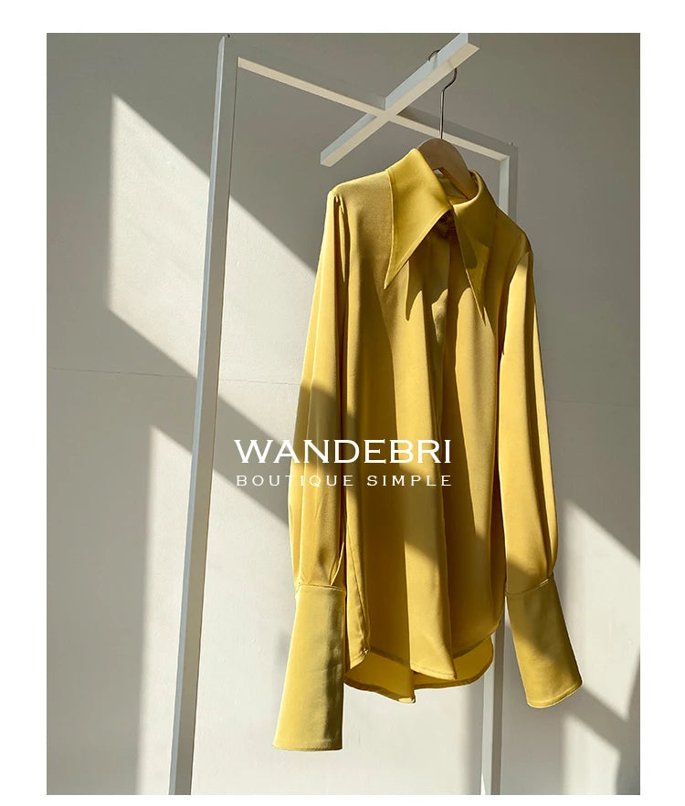 Blusa de mujer elegante de estilo vintage para otoño, ideal para la oficina, con cuello vuelto y mangas largas.