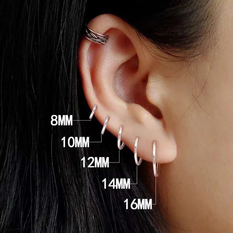 1 par de pendientes de aro pequeños de 2 mm de diámetro, color plata, de acero