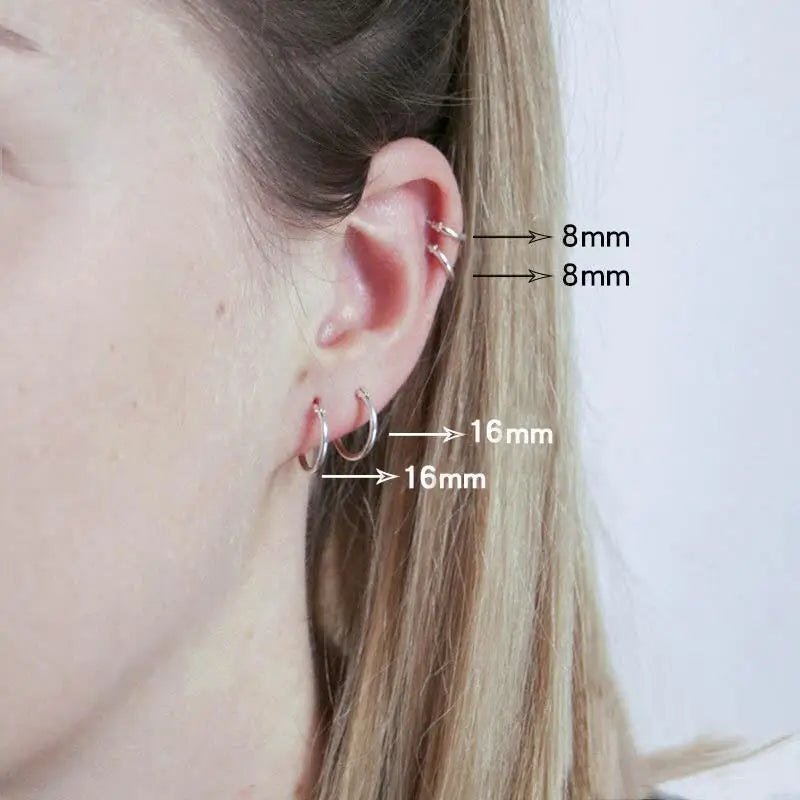 1 par de pendientes de aro pequeños de 2 mm de diámetro, color plata, de acero