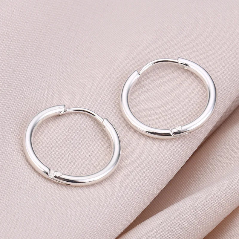 1 par de pendientes de aro pequeños de 2 mm de diámetro, color plata, de acero