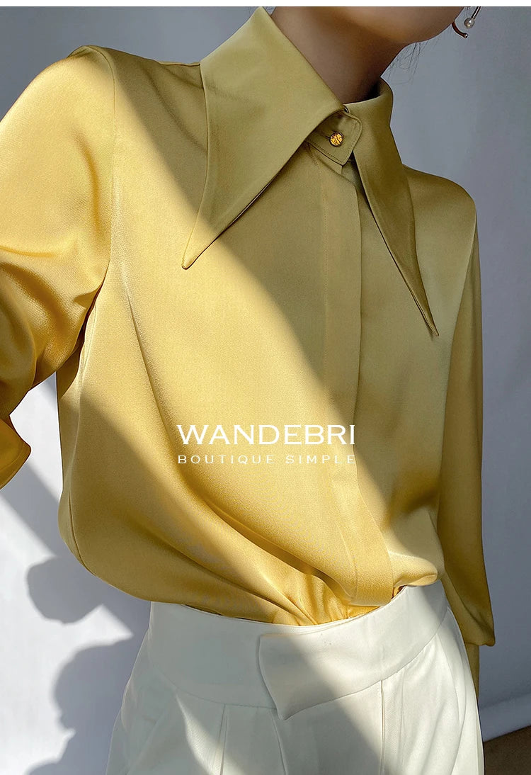 Blusa de mujer elegante de estilo vintage para otoño, ideal para la oficina, con cuello vuelto y mangas largas.