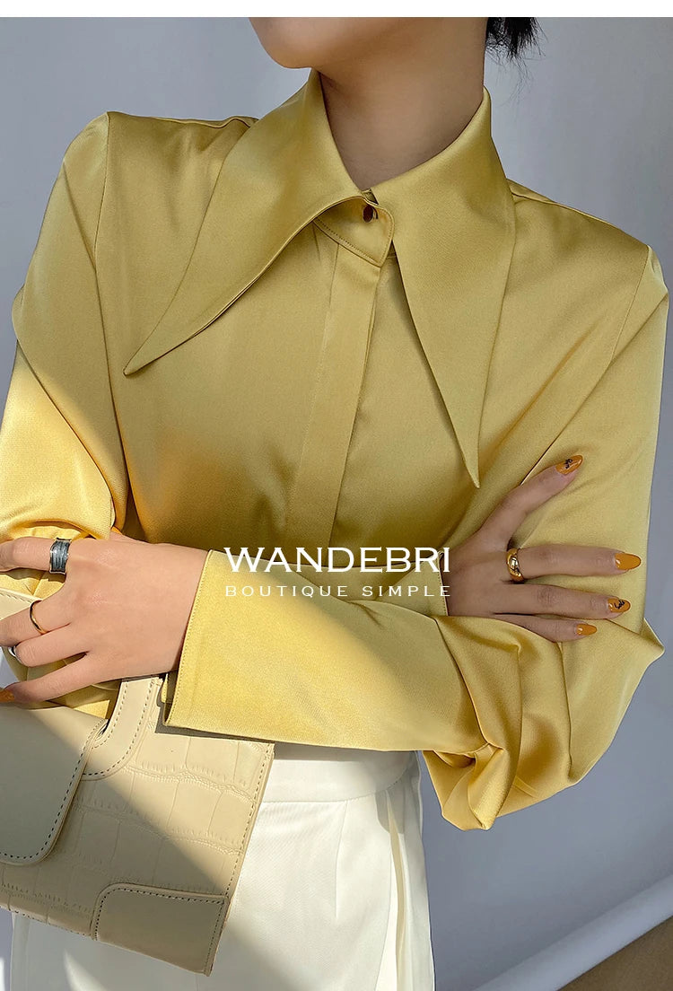 Blusa de mujer elegante de estilo vintage para otoño, ideal para la oficina, con cuello vuelto y mangas largas.