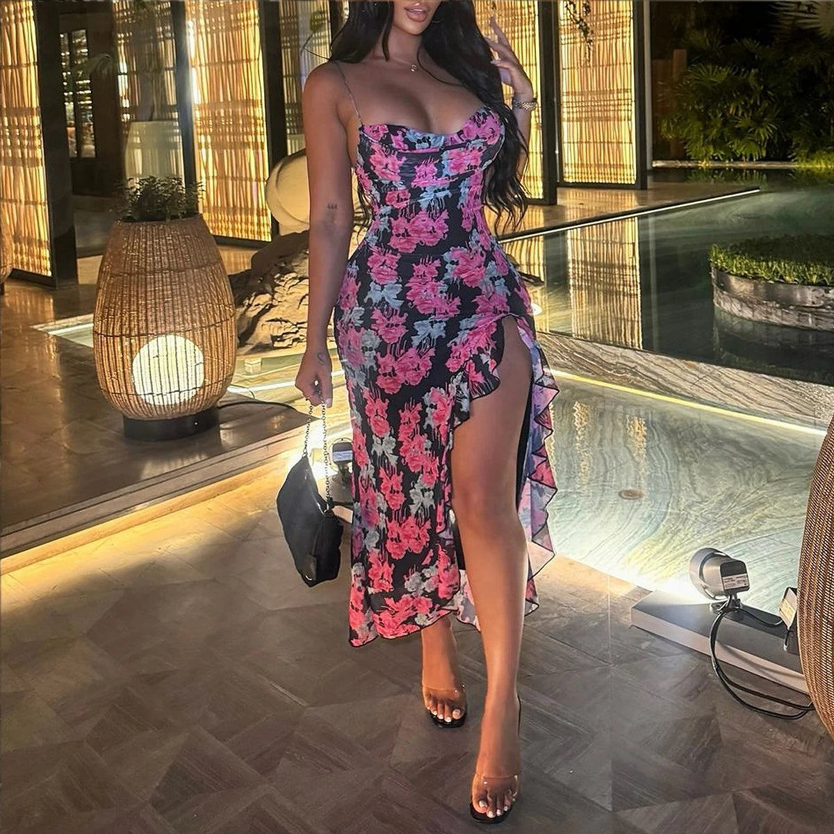 Vestido de playa retro de moda para mujer con estampado floral y tirantes.