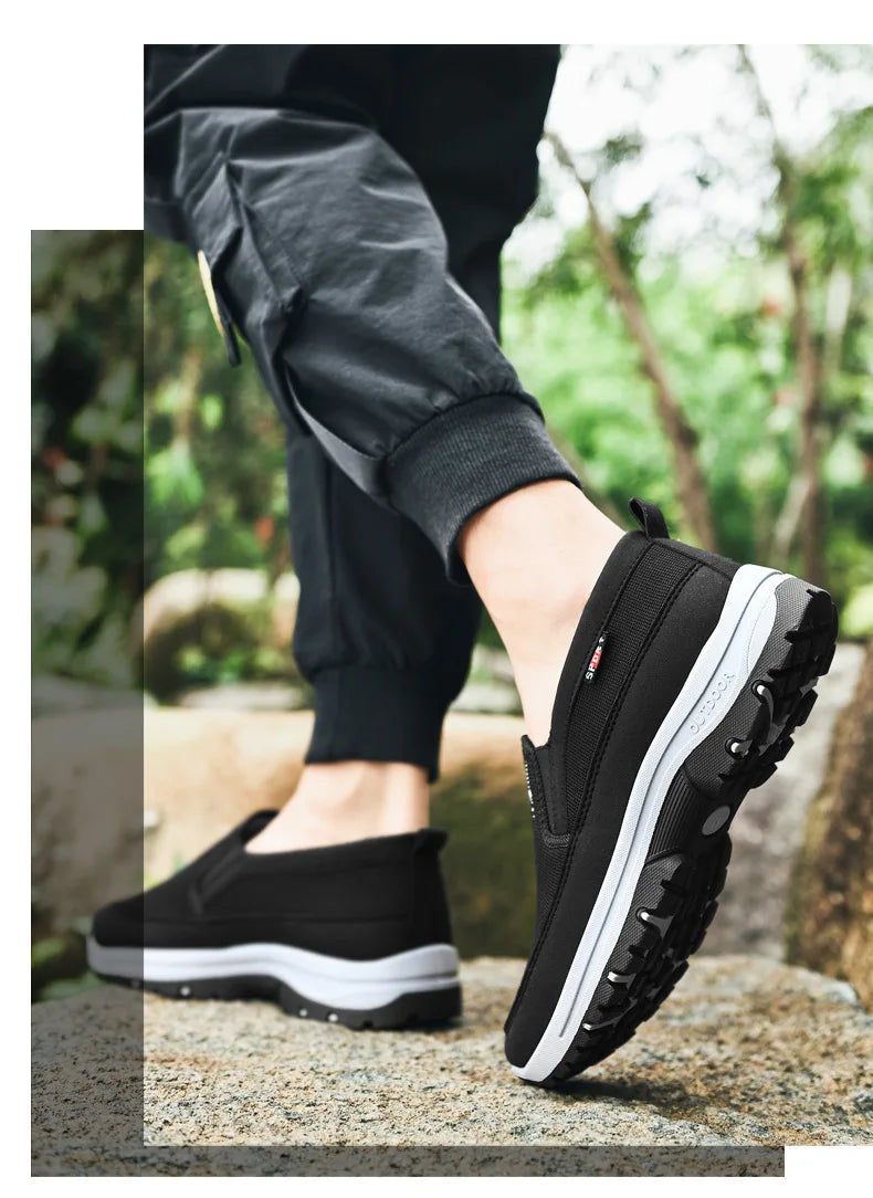 Zapatillas tipo mocasín para hombre, de malla transpirable, estilo casual, con suela suave, color liso, cómodas, ideales para el agua o para conducir.