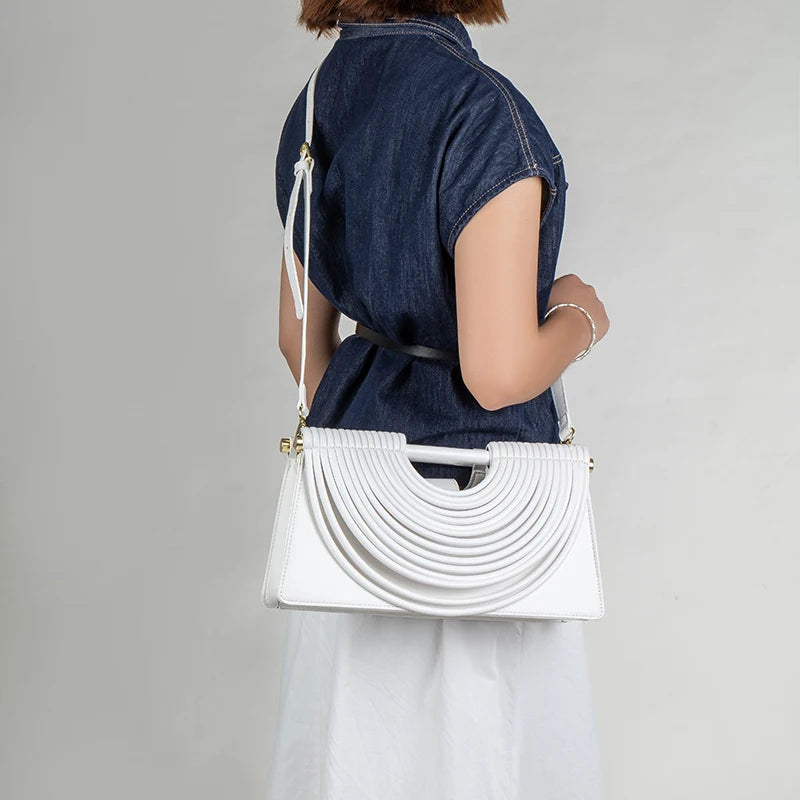 Bolsos de mano para mujer 2025, nuevos, dorados, de lujo, de marca de diseñador, tejidos a mano, estilo hobo, plateados, elegantes, de noche.