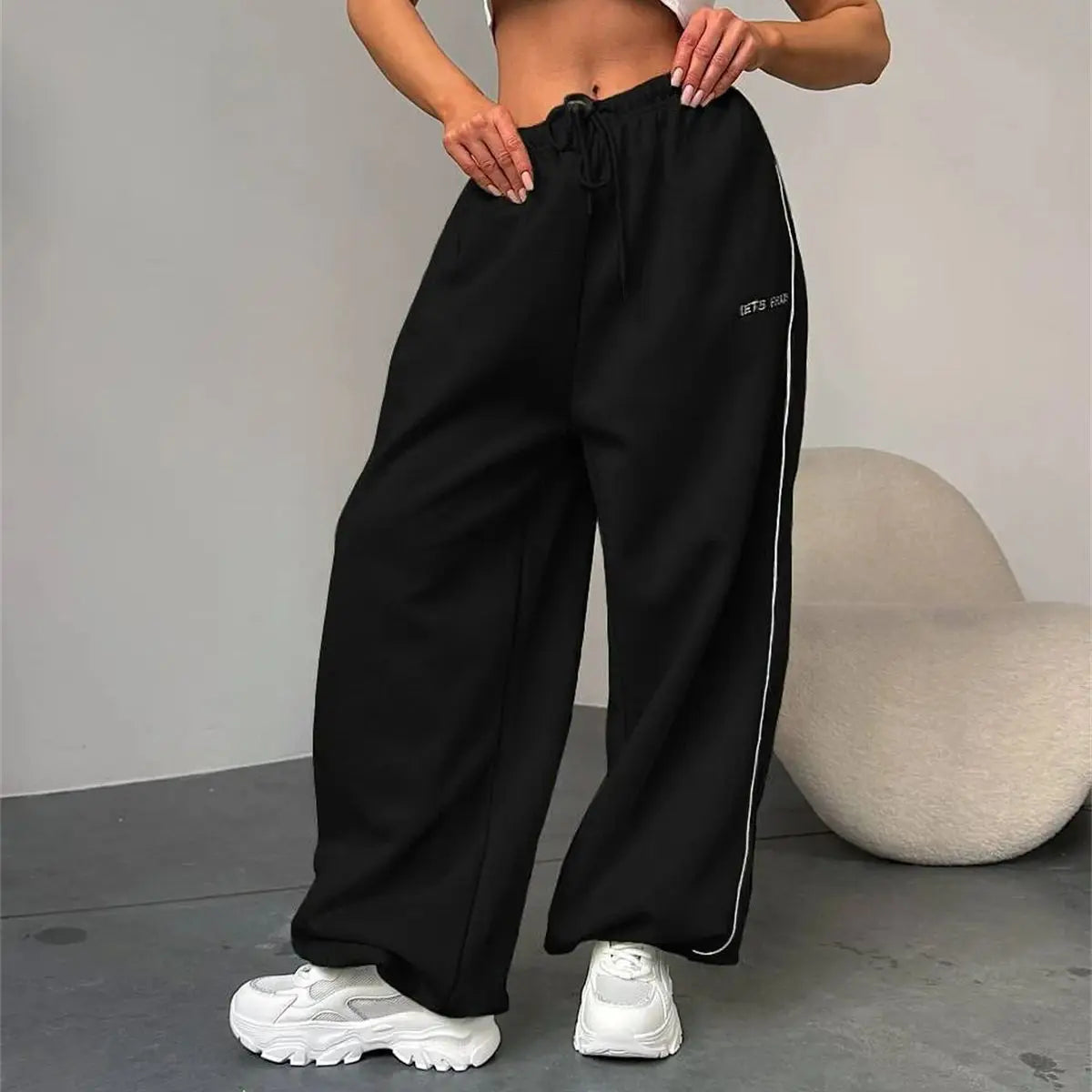 Pantalones retro americanos de moda femenina para otoño y primavera, nuevos en la colección de pantalones anchos a rayas, pantalones deportivos holgados y rectos, estilo casual urbano.
