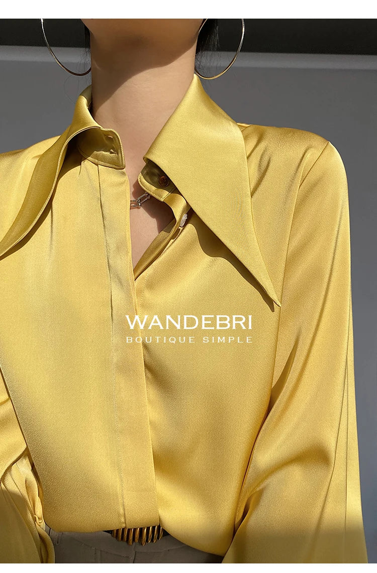 Blusa de mujer elegante de estilo vintage para otoño, ideal para la oficina, con cuello vuelto y mangas largas.