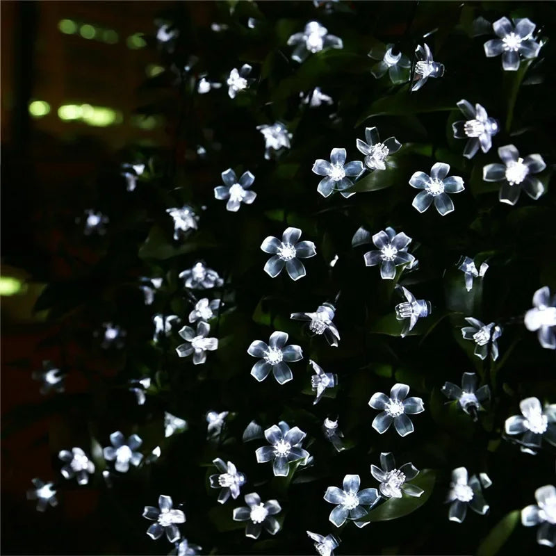 Guirnaldas de luces solares con forma de flores de cerezo para jardín, luces solares impermeables para exteriores, decoración navideña para césped y caminos.