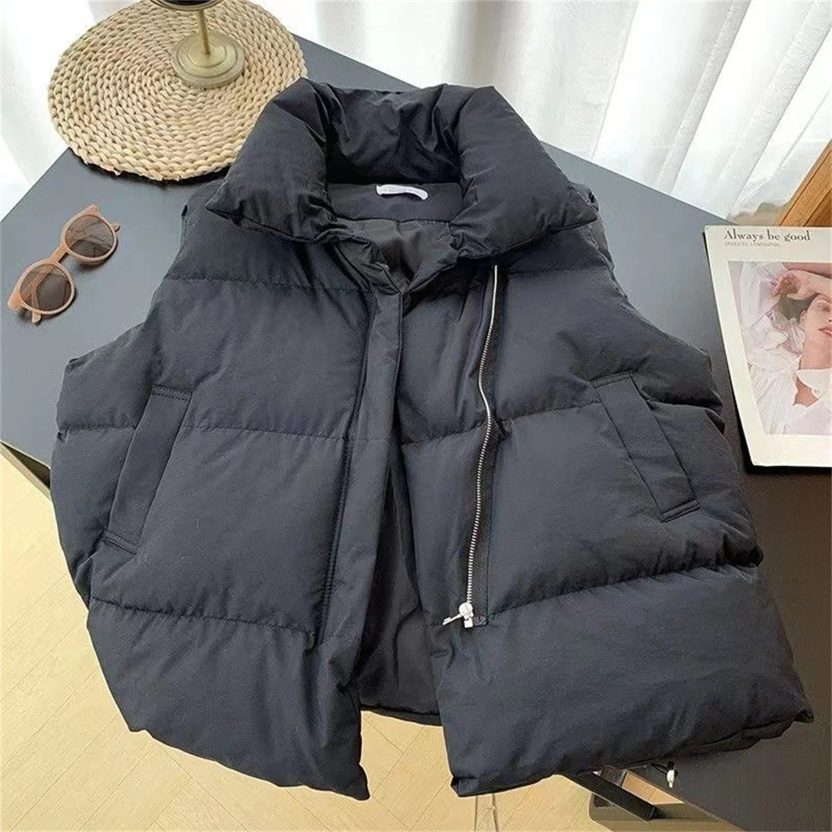 Moda femenina Otoño 2024 Nuevos abrigos de plumas elegantes con cuello alto Prendas de abrigo cálidas Ropa informal Cinturón Sin mangas Chalecos Chaquetas de invierno para mujer