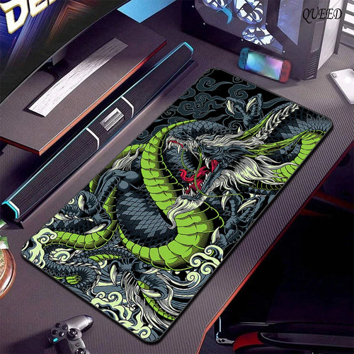 Alfombrilla de ratón grande con diseño de dragón en blanco y negro.