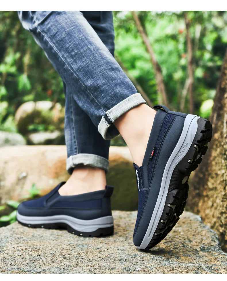 Zapatillas tipo mocasín para hombre, de malla transpirable, estilo casual, con suela suave, color liso, cómodas, ideales para el agua o para conducir.