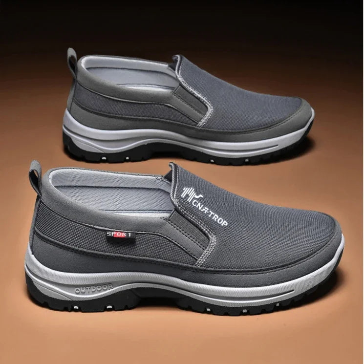 Zapatillas tipo mocasín para hombre, de malla transpirable, estilo casual, con suela suave, color liso, cómodas, ideales para el agua o para conducir.