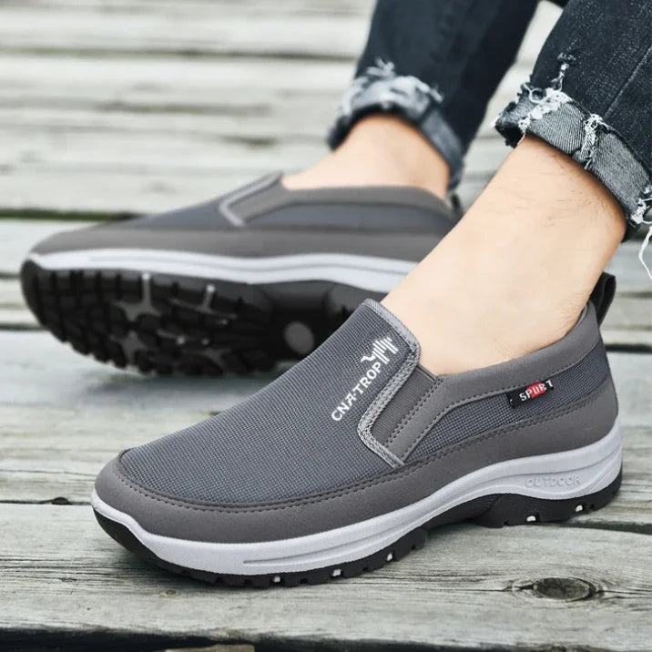Zapatillas tipo mocasín para hombre, de malla transpirable, estilo casual, con suela suave, color liso, cómodas, ideales para el agua o para conducir.