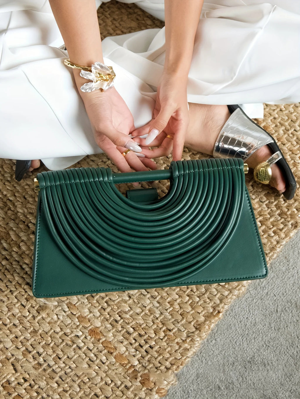 Bolsos de mano para mujer 2025, nuevos, dorados, de lujo, de marca de diseñador, tejidos a mano, estilo hobo, plateados, elegantes, de noche.