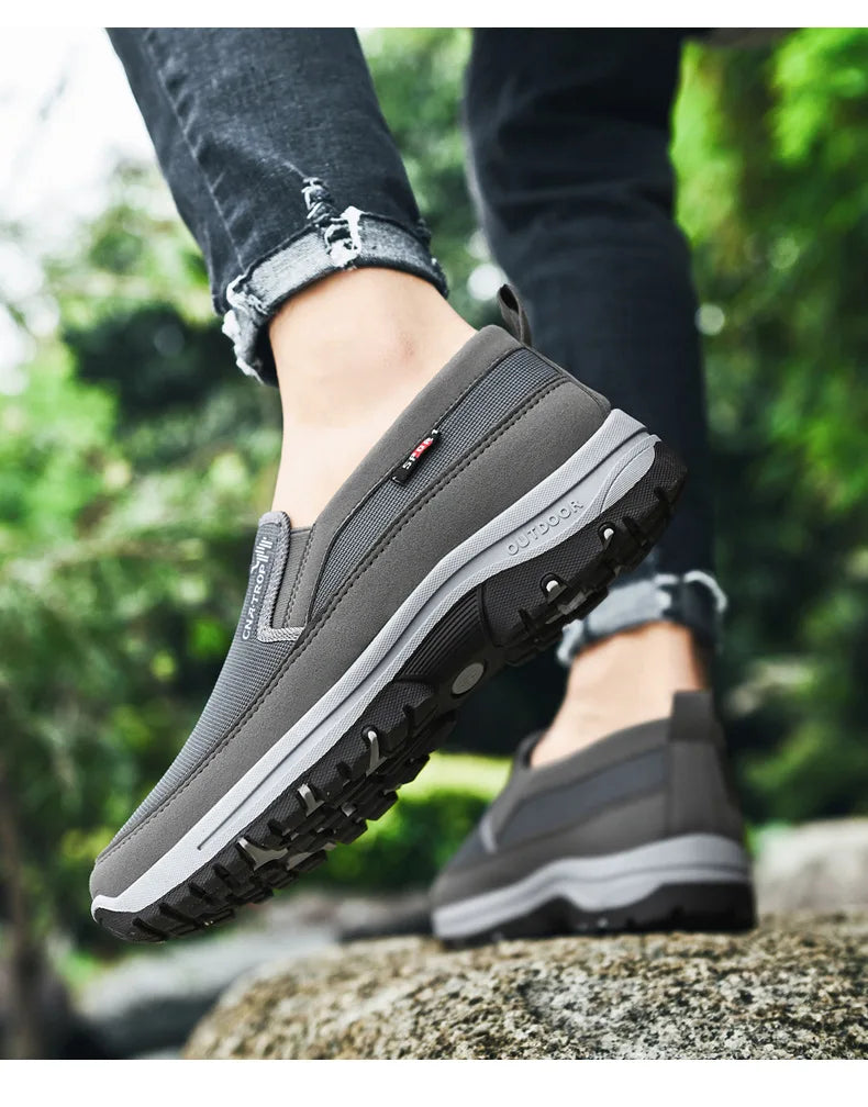 Zapatillas tipo mocasín para hombre, de malla transpirable, estilo casual, con suela suave, color liso, cómodas, ideales para el agua o para conducir.