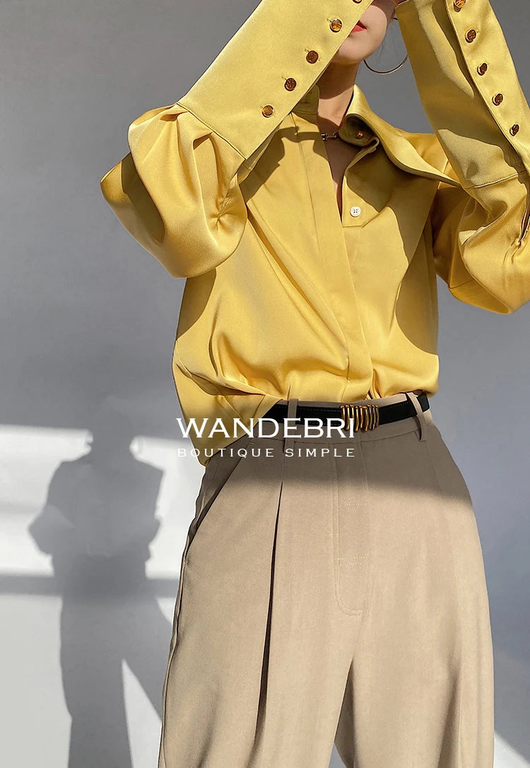 Blusa de mujer elegante de estilo vintage para otoño, ideal para la oficina, con cuello vuelto y mangas largas.