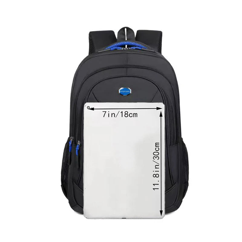 Mochila cúbica profesional, estructurada, con diseño de múltiples compartimentos para portátil, documentos y artículos esenciales de viaje.
