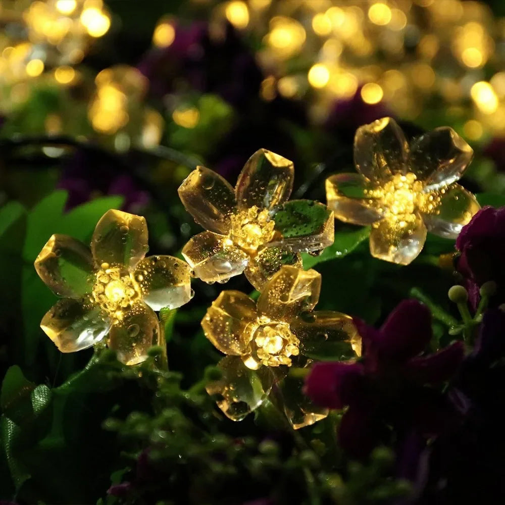 Guirnaldas de luces solares con forma de flores de cerezo para jardín, luces solares impermeables para exteriores, decoración navideña para césped y caminos.