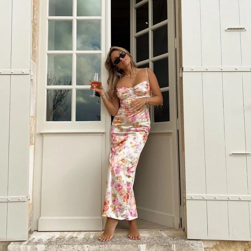 Ropa de mujer, moda de verano, nuevo vestido ajustado sexy con espalda descubierta y estampado.