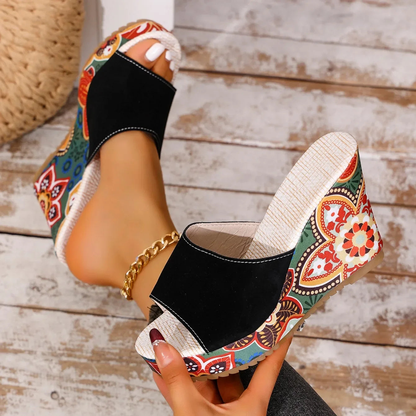Sandalias de plataforma para mujer 2025, nuevos zapatos de moda de verano para mujer, zapatos casuales de diseñador, sandalias antideslizantes para exteriores.