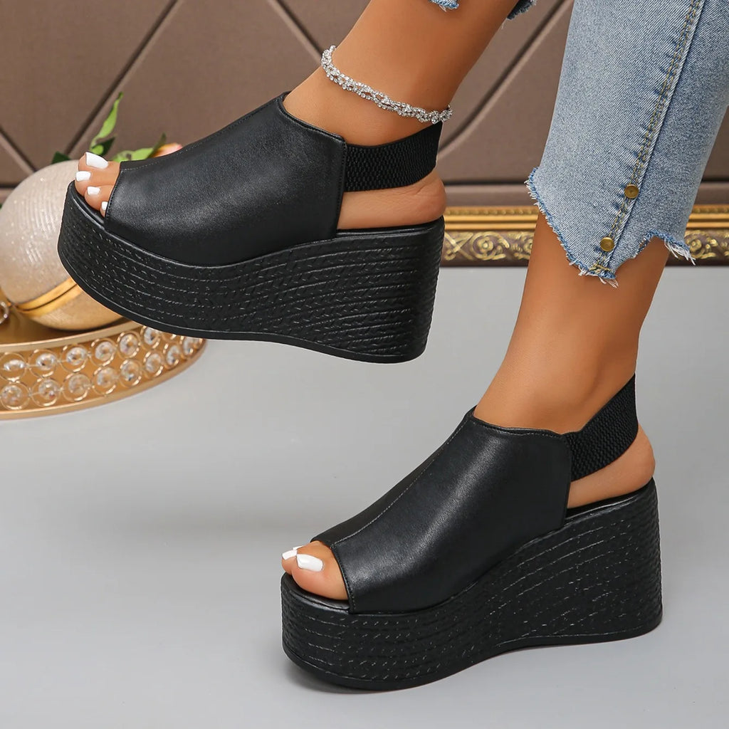 Sandalias de mujer de alta calidad, sandalias de cuña de cuero para verano, zapatos de tacón alto con plataforma nuevos para mujer 2025, sandalias elegantes y sexys con punta abierta.