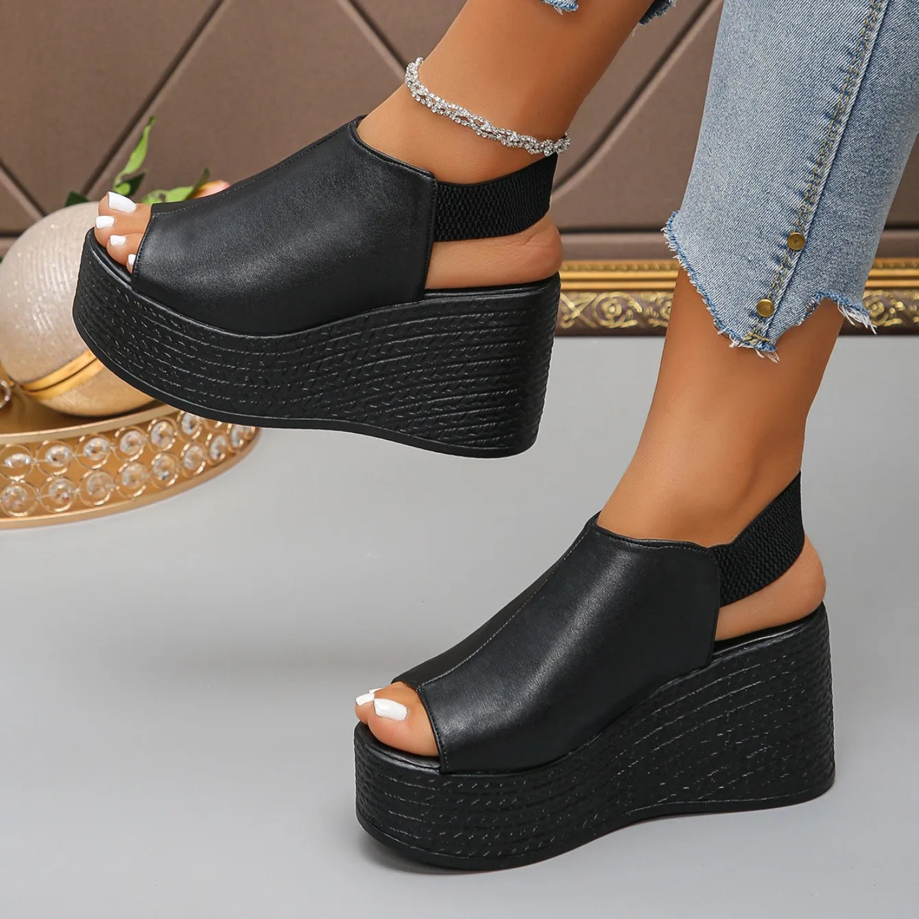 Sandalias de mujer de alta calidad, sandalias de cuña de cuero para verano, zapatos de tacón alto con plataforma nuevos para mujer 2025, sandalias elegantes y sexys con punta abierta.