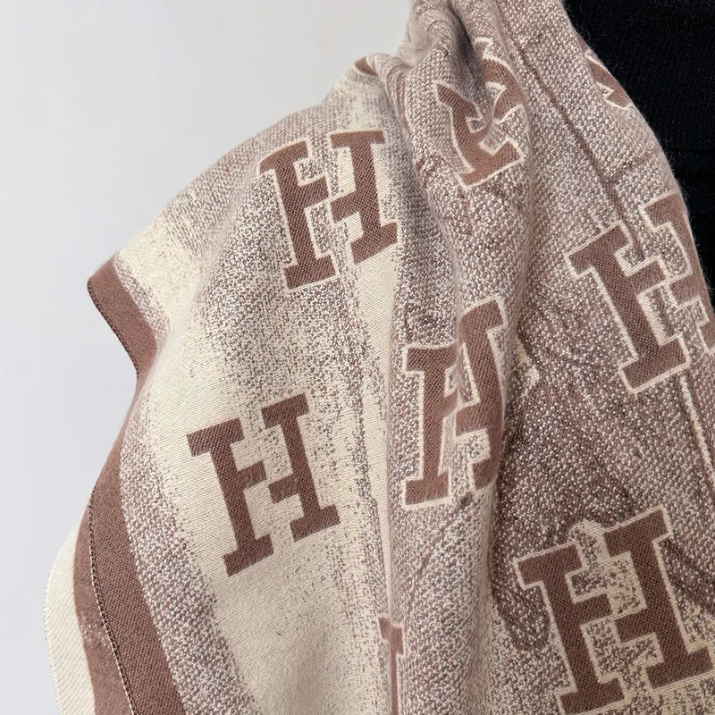 Bufanda de mujer nueva de la marca 2025 con letras, de lujo, para otoño e invierno, cálida, con estampado, tipo pashmina. Bufanda tipo foulard.
