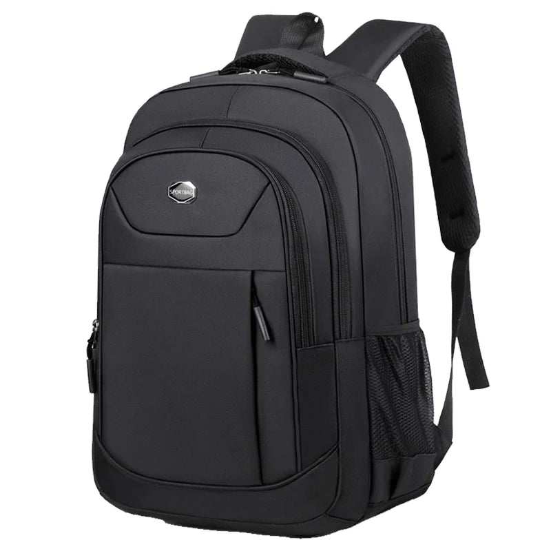 Mochila cúbica profesional, estructurada, con diseño de múltiples compartimentos para portátil, documentos y artículos esenciales de viaje.