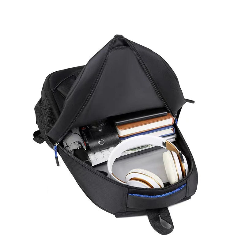 Mochila cúbica profesional, estructurada, con diseño de múltiples compartimentos para portátil, documentos y artículos esenciales de viaje.