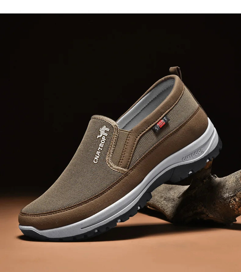 Zapatillas tipo mocasín para hombre, de malla transpirable, estilo casual, con suela suave, color liso, cómodas, ideales para el agua o para conducir.