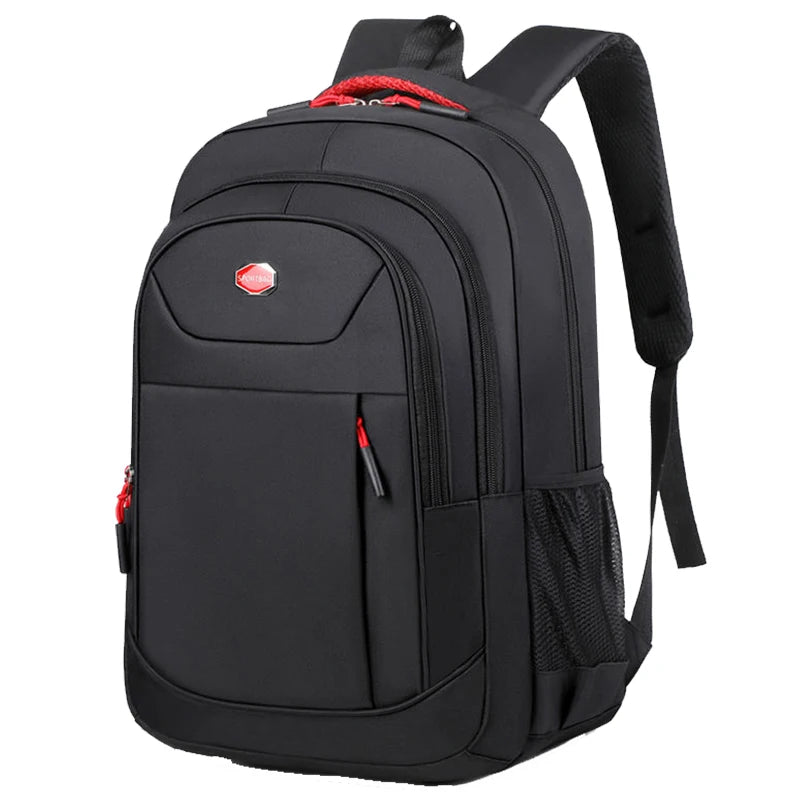 Mochila cúbica profesional, estructurada, con diseño de múltiples compartimentos para portátil, documentos y artículos esenciales de viaje.