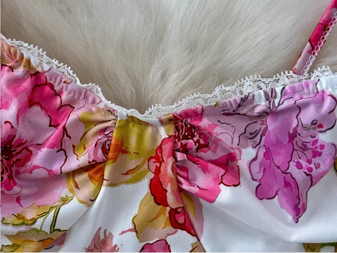 Ropa de mujer, moda de verano, nuevo vestido ajustado sexy con espalda descubierta y estampado.