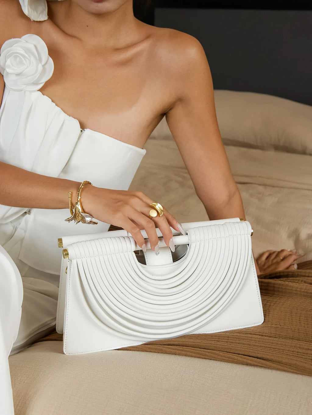 Bolsos de mano para mujer 2025, nuevos, dorados, de lujo, de marca de diseñador, tejidos a mano, estilo hobo, plateados, elegantes, de noche.