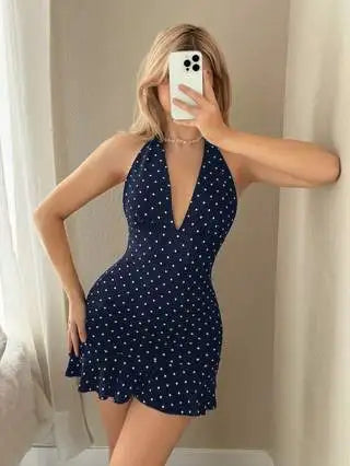 Un vestido de moda para mujer adecuado tanto para fiestas informales europeas como americanas con escote en la espalda y el cuello.
