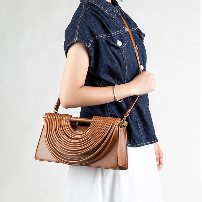 Bolsos de mano para mujer 2025, nuevos, dorados, de lujo, de marca de diseñador, tejidos a mano, estilo hobo, plateados, elegantes, de noche.