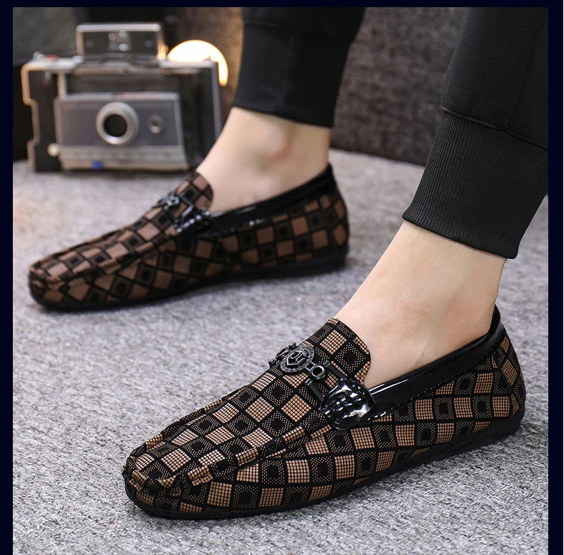 Mocasines nuevos para hombre, zapatos casuales transpirables, cómodos, de cuero a cuadros, zapatos casuales para hombre, sin cordones, concisos, de calidad, zapatillas deportivas para hombre.