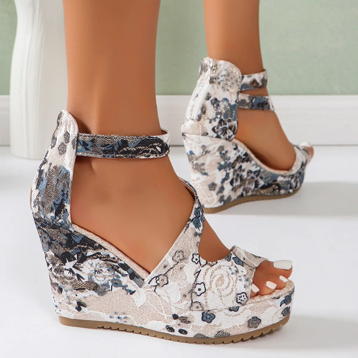 Sandalias de plataforma para mujer, nuevos zapatos casuales de moda de verano para mujer, sandalias de cuña con puntera abierta y estampado floral vintage