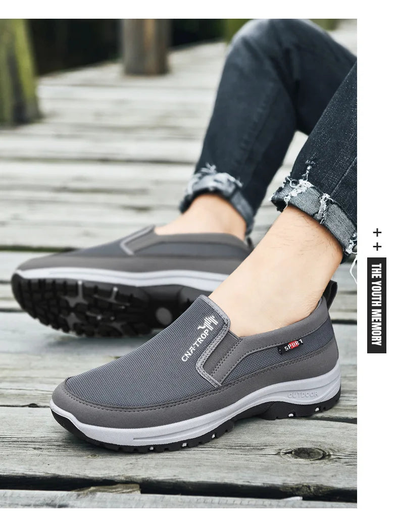 Zapatillas tipo mocasín para hombre, de malla transpirable, estilo casual, con suela suave, color liso, cómodas, ideales para el agua o para conducir.