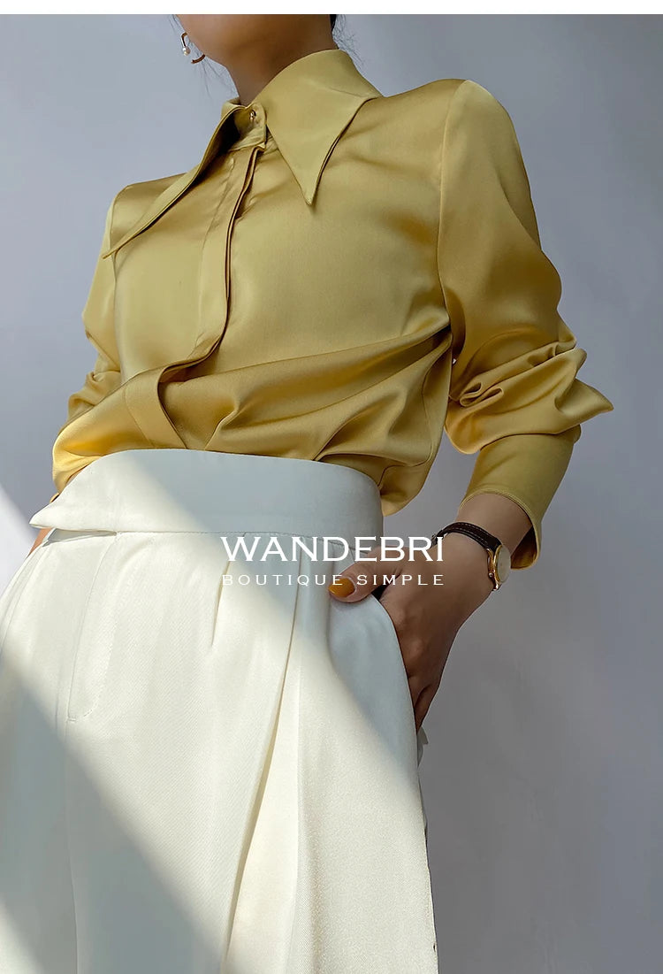 Blusa de mujer elegante de estilo vintage para otoño, ideal para la oficina, con cuello vuelto y mangas largas.