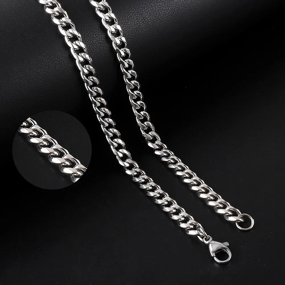 Collar cubano de color plata LUXUKISSKIDS para hombre y mujer, estilo punk básico, de acero inoxidable, eslabones tipo gargantilla, color dorado.
