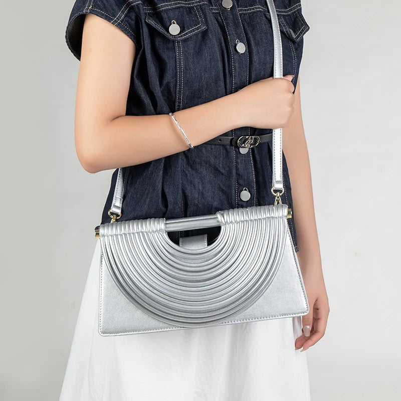 Bolsos de mano para mujer 2025, nuevos, dorados, de lujo, de marca de diseñador, tejidos a mano, estilo hobo, plateados, elegantes, de noche.
