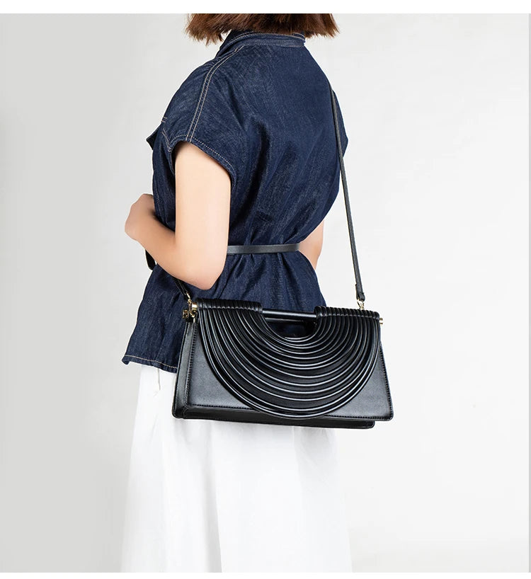 Bolsos de mano para mujer 2025, nuevos, dorados, de lujo, de marca de diseñador, tejidos a mano, estilo hobo, plateados, elegantes, de noche.