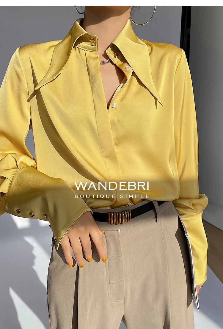 Blusa de mujer elegante de estilo vintage para otoño, ideal para la oficina, con cuello vuelto y mangas largas.