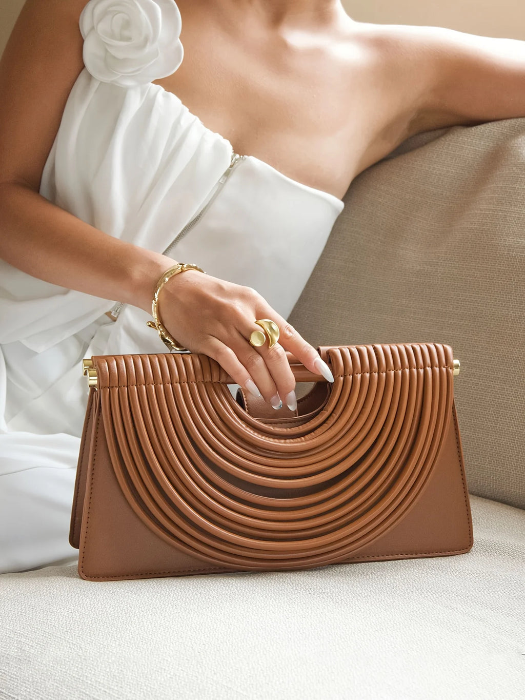 Bolsos de mano para mujer 2025, nuevos, dorados, de lujo, de marca de diseñador, tejidos a mano, estilo hobo, plateados, elegantes, de noche.