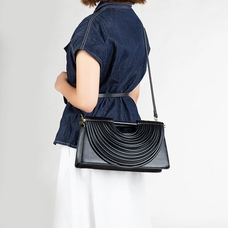 Bolsos de mano para mujer 2025, nuevos, dorados, de lujo, de marca de diseñador, tejidos a mano, estilo hobo, plateados, elegantes, de noche.
