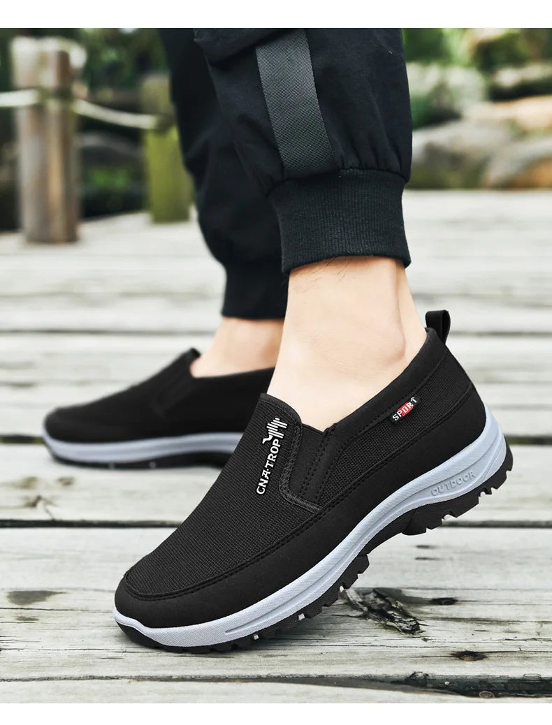 Zapatillas tipo mocasín para hombre, de malla transpirable, estilo casual, con suela suave, color liso, cómodas, ideales para el agua o para conducir.