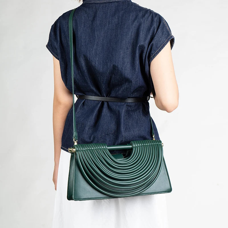 Bolsos de mano para mujer 2025, nuevos, dorados, de lujo, de marca de diseñador, tejidos a mano, estilo hobo, plateados, elegantes, de noche.