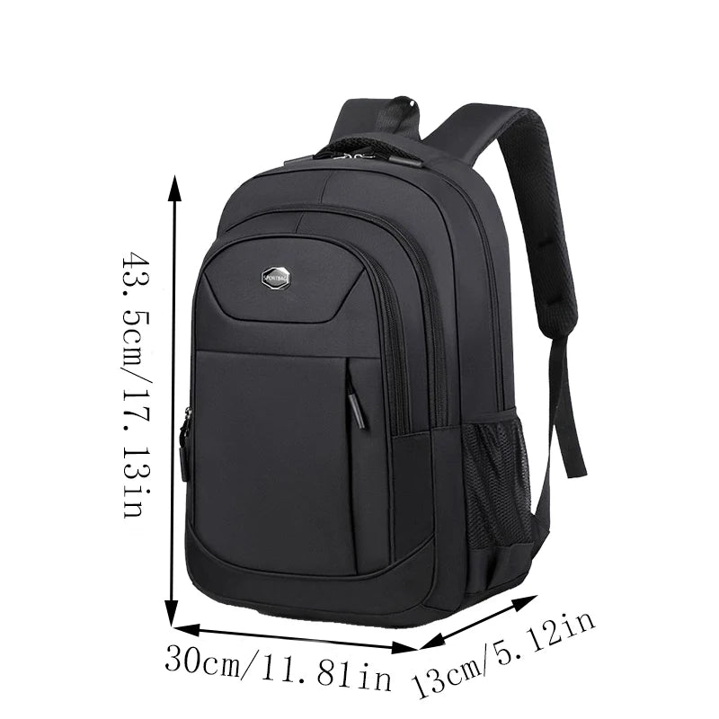Mochila cúbica profesional, estructurada, con diseño de múltiples compartimentos para portátil, documentos y artículos esenciales de viaje.
