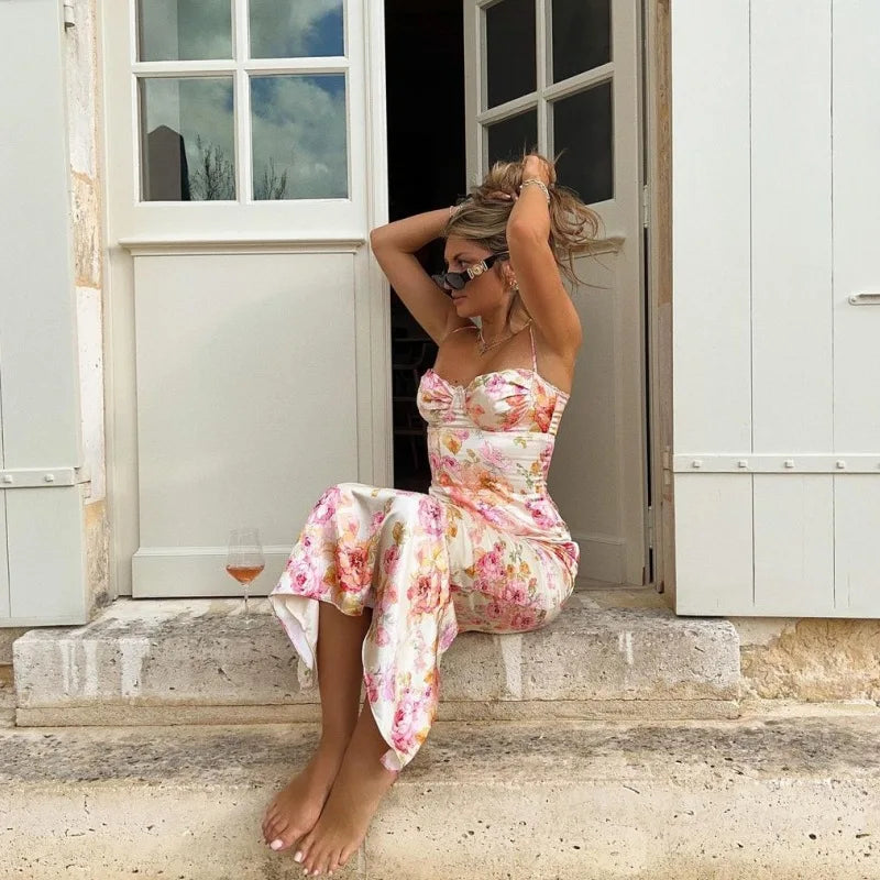 Ropa de mujer, moda de verano, nuevo vestido ajustado sexy con espalda descubierta y estampado.