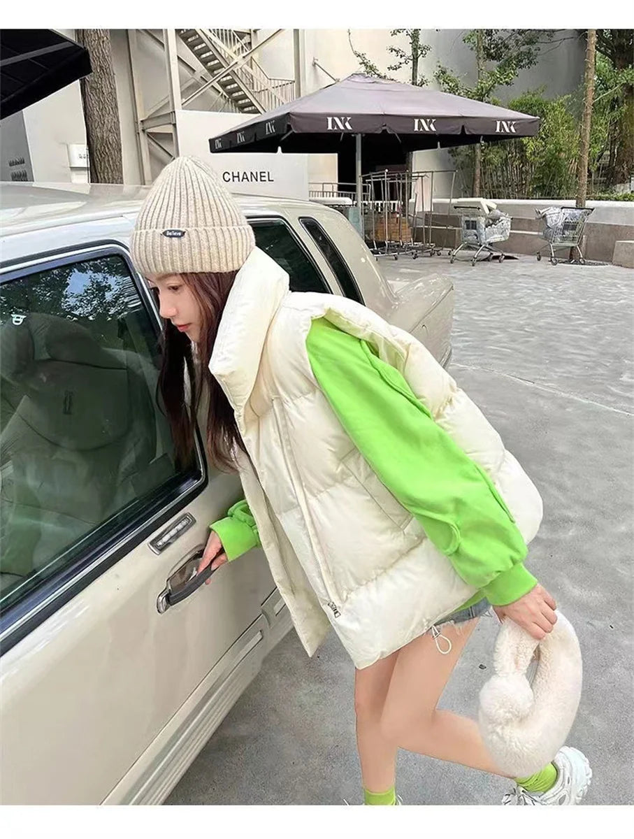 Moda femenina Otoño 2024 Nuevos abrigos de plumas elegantes con cuello alto Prendas de abrigo cálidas Ropa informal Cinturón Sin mangas Chalecos Chaquetas de invierno para mujer